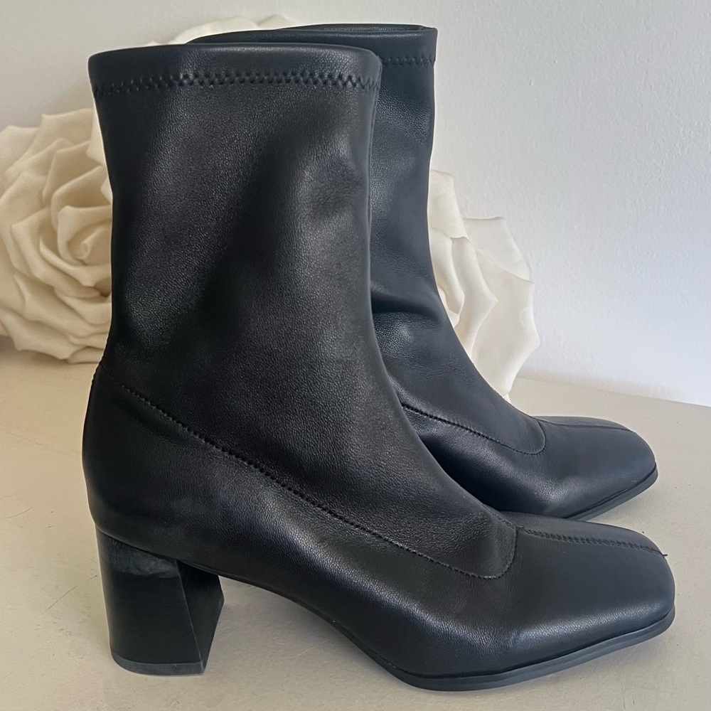 Brand new stretchy leather boots